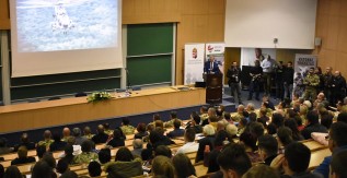 Benkő Tibor honvédelmi miniszter tartott előadást a Miskolci Egyetemen