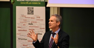 Kőrösi Csaba tartott előadást a Miskolci Egyetemen