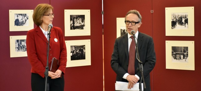 A finn nagykövet nyitotta meg a Téli háború fotóiból összeállított kiállítást