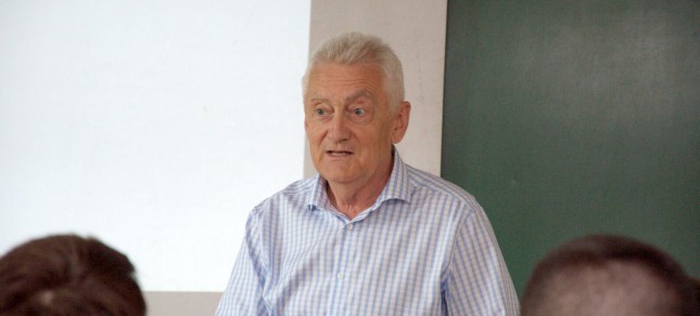 Kálmán Sándor chip tervező mérnök tartott előadást a Miskolci Egyetemen