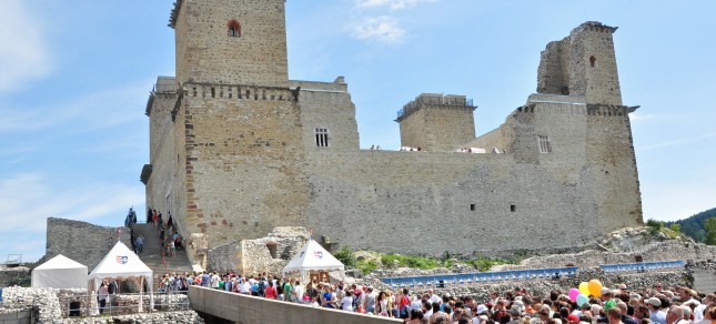 Átadták a megújult Diósgyőri várat